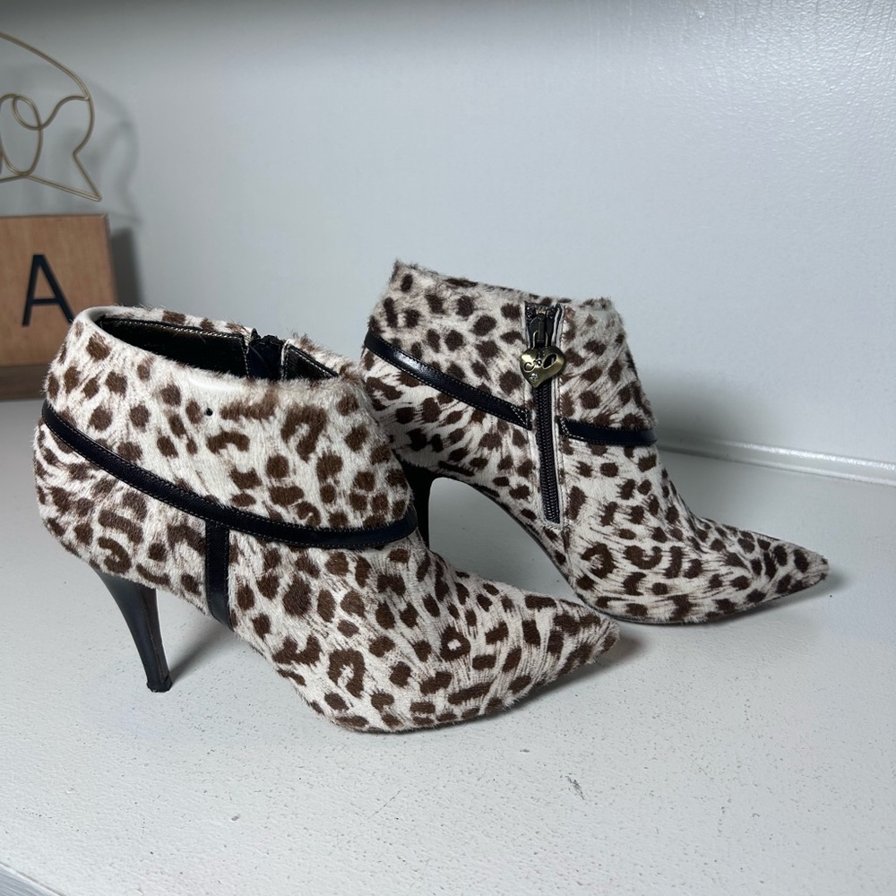 Angeleigh Anastasia Leopard Haircalf Ankle Booties IMade in Italy US 6.5 Heels - Picture 2 of 8